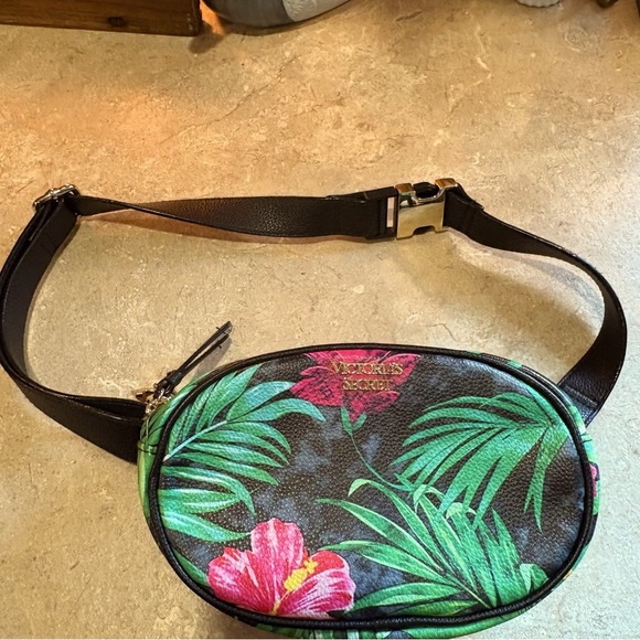 Victoria Secret Waist bag/Fanny Pack tropical design NWOT - Picture 1 of 8